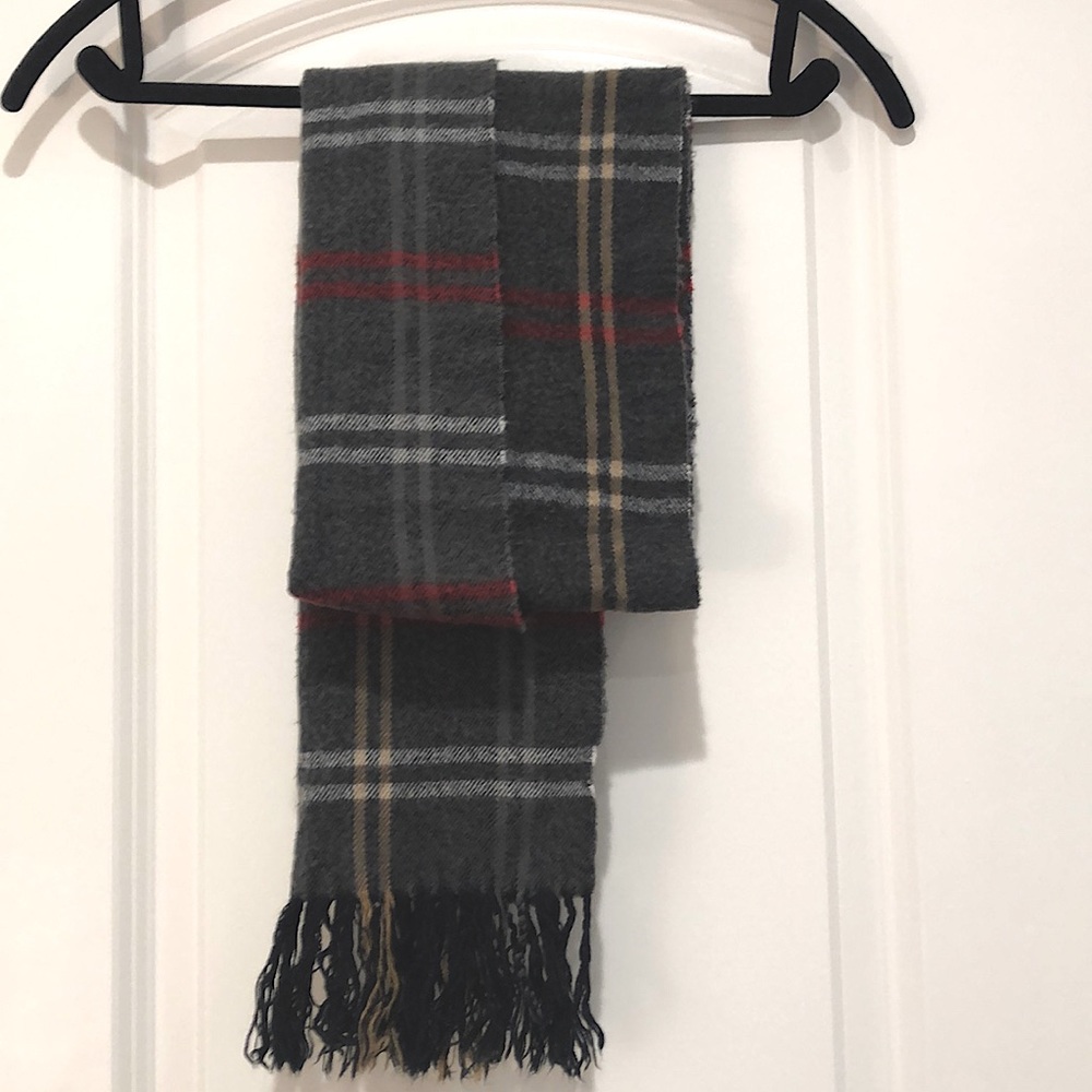🧣Unisex Soft Scarf in multi plaid charcoal Gray ❄️